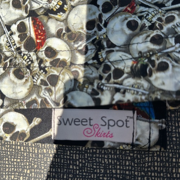 Wraparound skirt sets multiple sizes - Picture 4 of 5